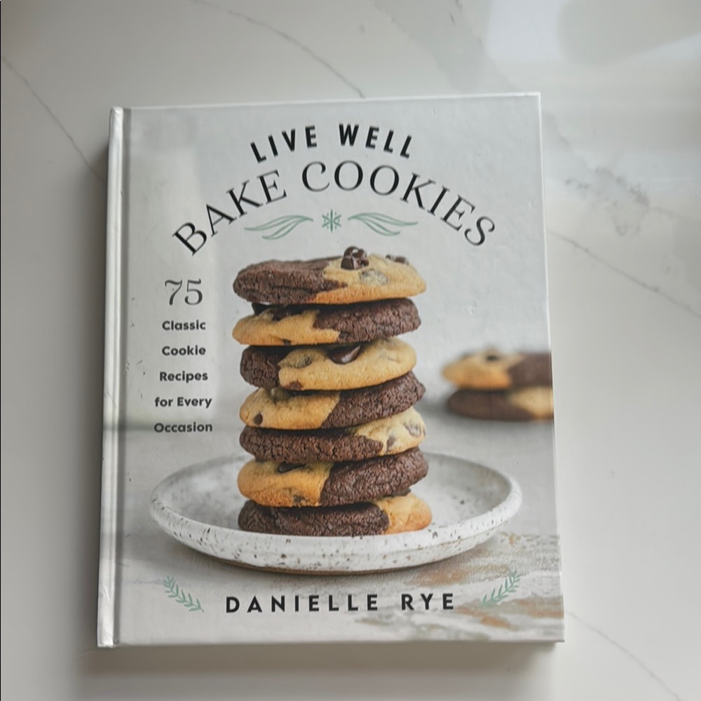 Live Well Bake Cookies Cookbook by Danielle Rye